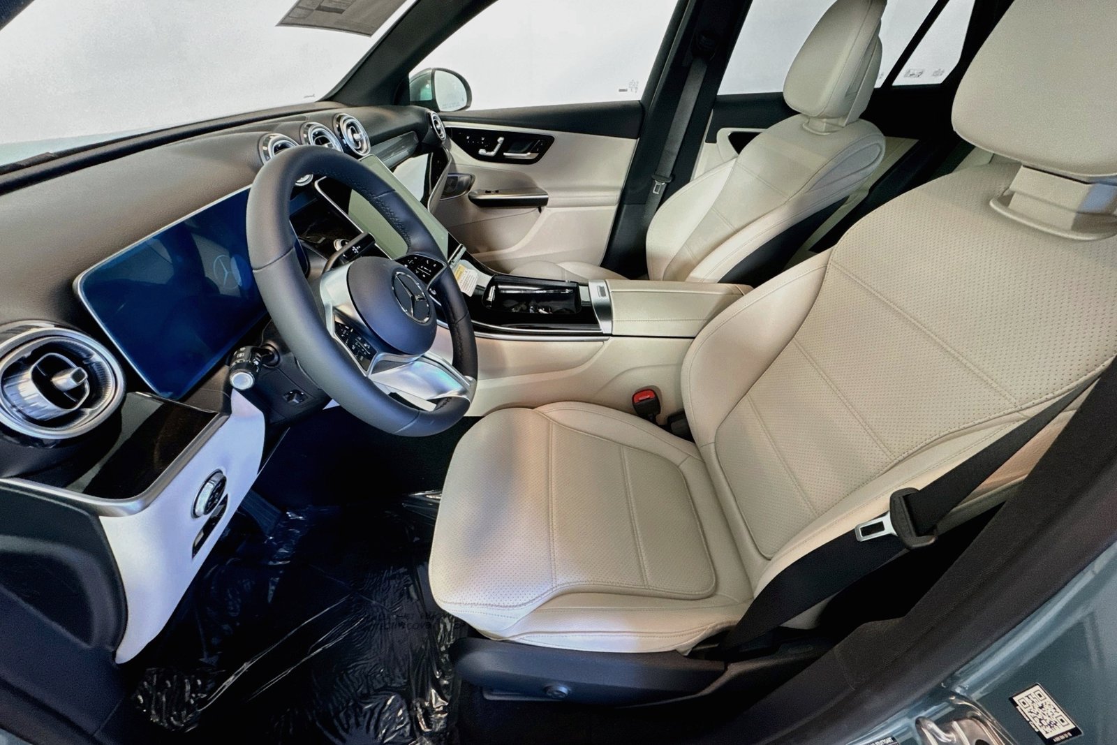 New 2026 Verde Silver Metallic Mercedes-Benz GLC 300 image 18