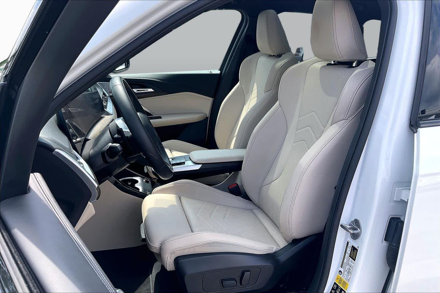 Used 2023 Mineral White Metallic BMW xDrive28i image 7