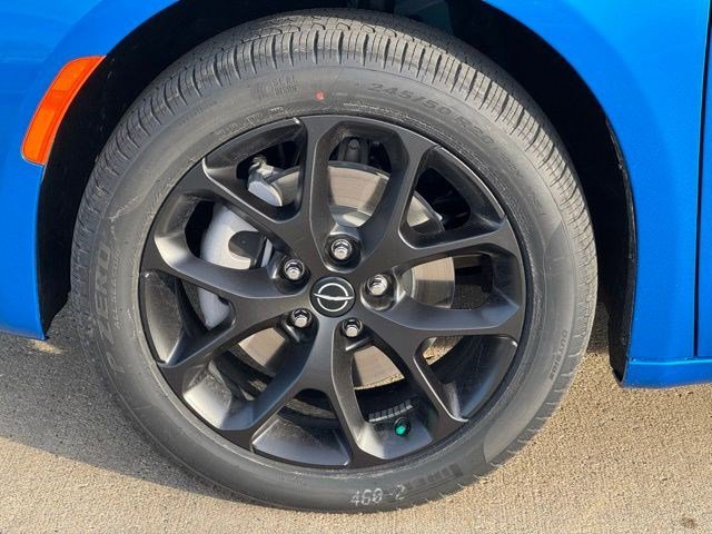 New 2026 Hydro Blue Pearl-Coat Exterior Paint Chrysler Limited image 46