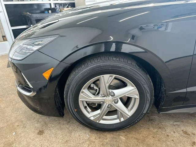 Used 2023 Black Hyundai SE image 20