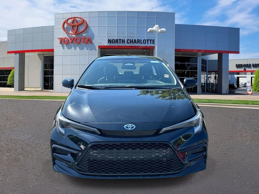 Certified Used 2024  Toyota SE image 3