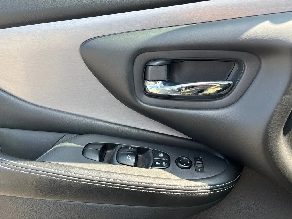 Used 2020 Gray Nissan S image 14
