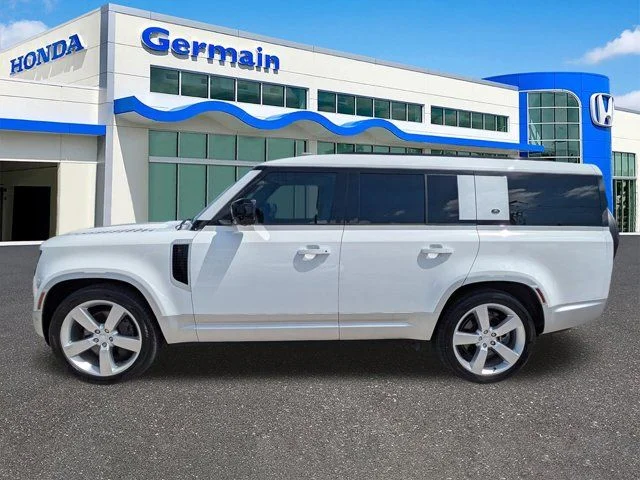 Used 2023 Fuji White Land Rover First Edition image 8
