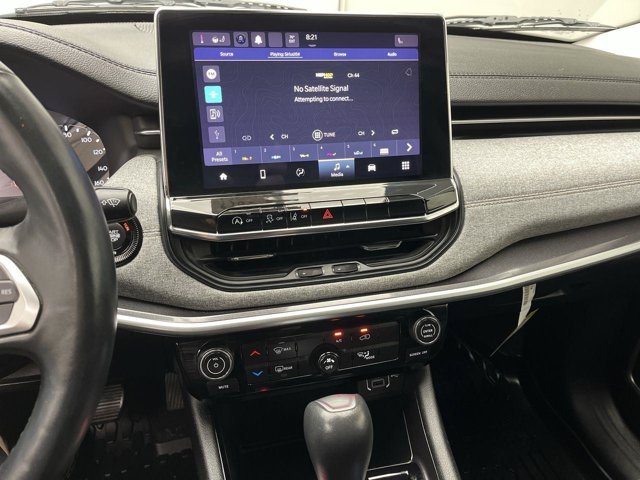 Used 2022 Diamond Black Crystal Pearlcoat Jeep Latitude Lux image 16