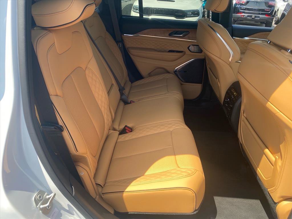 Used 2025 Bright White Clearcoat Jeep Summit Reserve image 27
