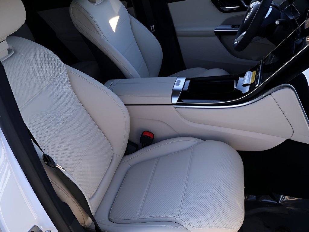 Used 2026 MANUFAKTUR Moonlight White Metallic Mercedes-Benz GLC 300 image 15