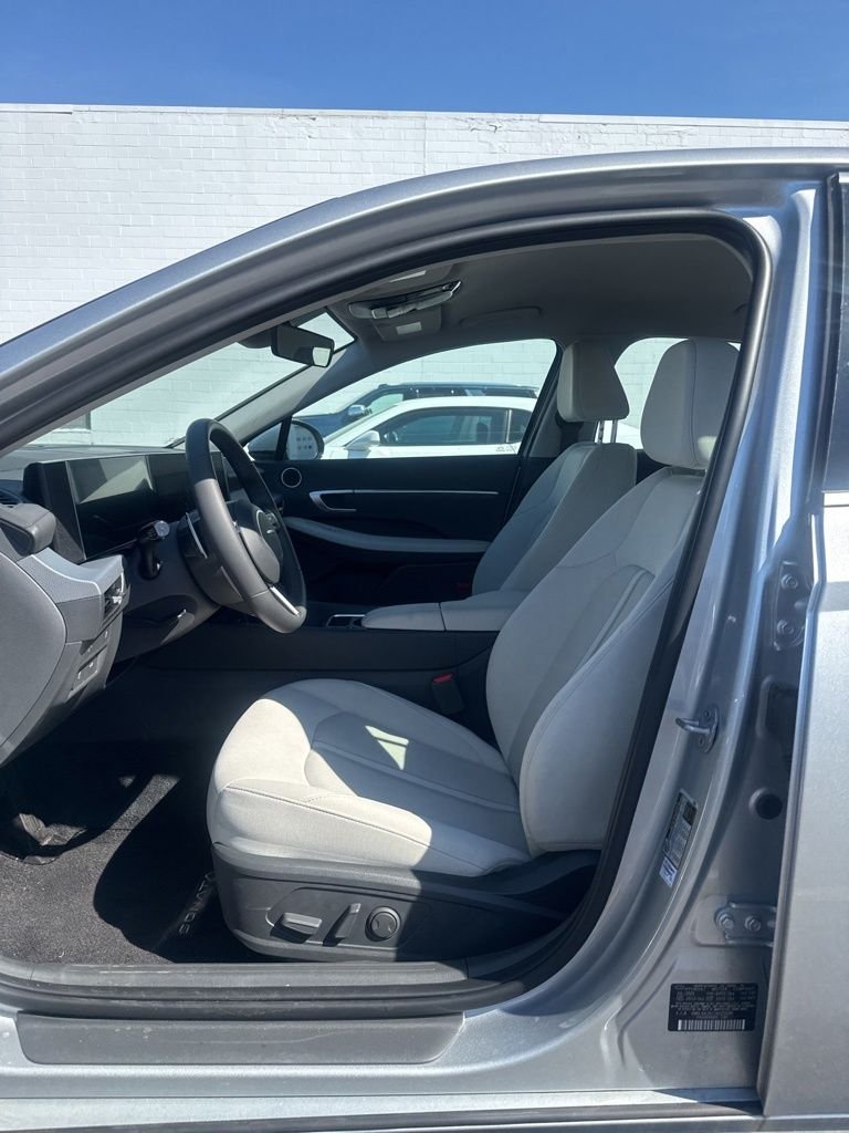 Used 2026 Silver Hyundai SEL Sport image 6