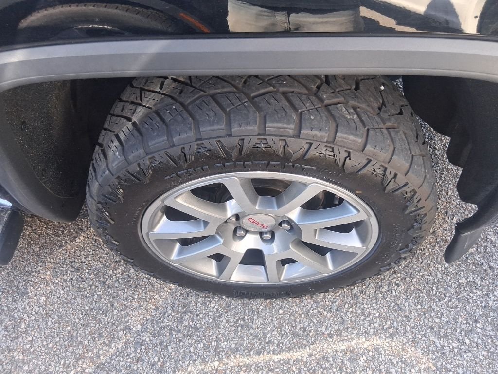 Used 2015 Black GMC Denali image 4