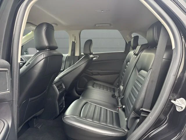 Used 2022 Black Ford SEL image 12