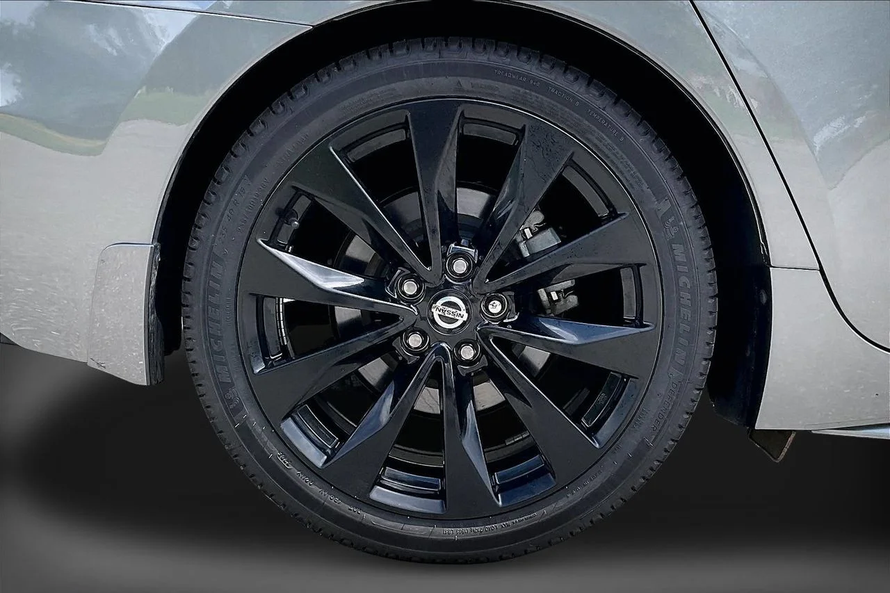 Certified Used 2021 Gray Nissan SR image 36