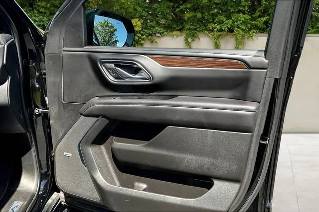 Used 2022 Black Chevrolet High Country image 29