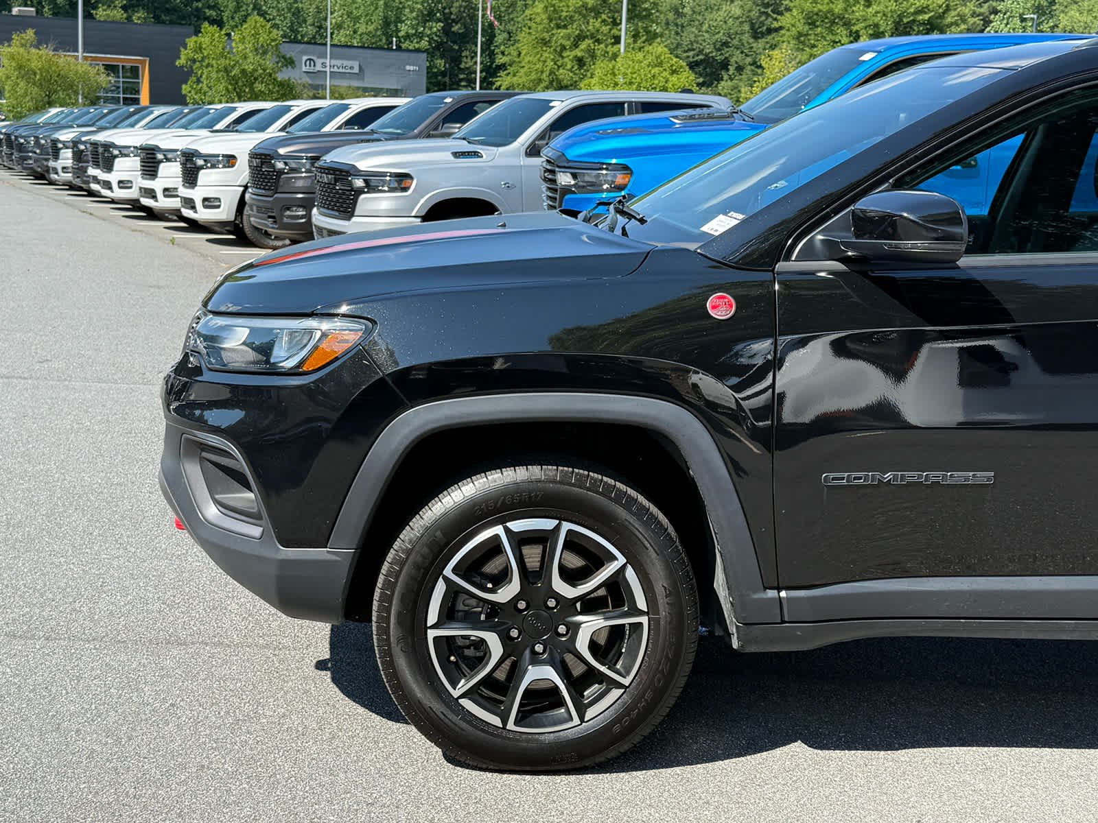 Used 2024 Diamond Black Crystal Pearlcoat Jeep Trailhawk image 10