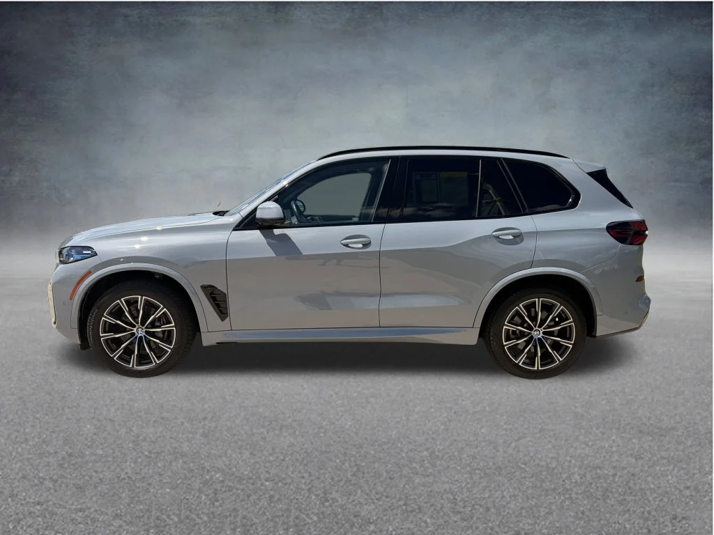 Used 2026 Gray BMW sDrive40i image 4