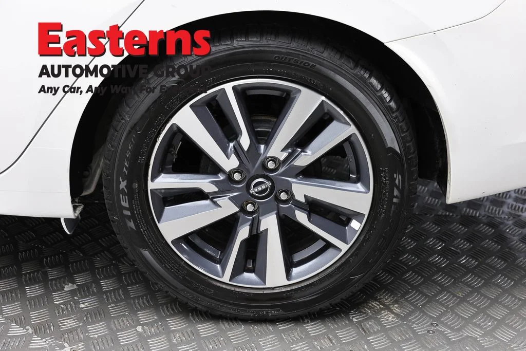 Used 2023 White Nissan 1.6 SV image 8