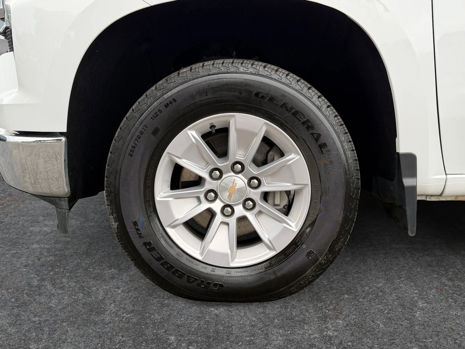 Used 2026 Summit White Chevrolet LT image 9