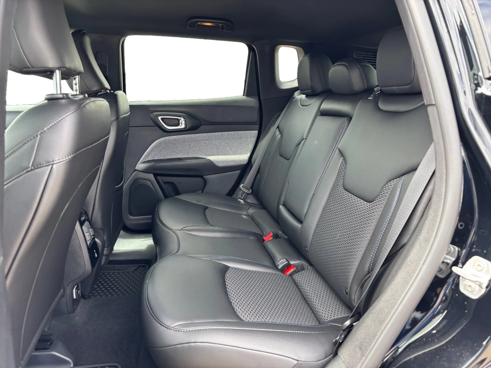 New 2026 Diamond Black Crystal Pearl Jeep North image 16