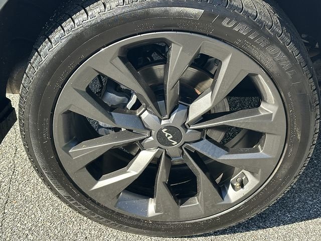 Used 2023 White Kia X-Line SX Prestige image 11