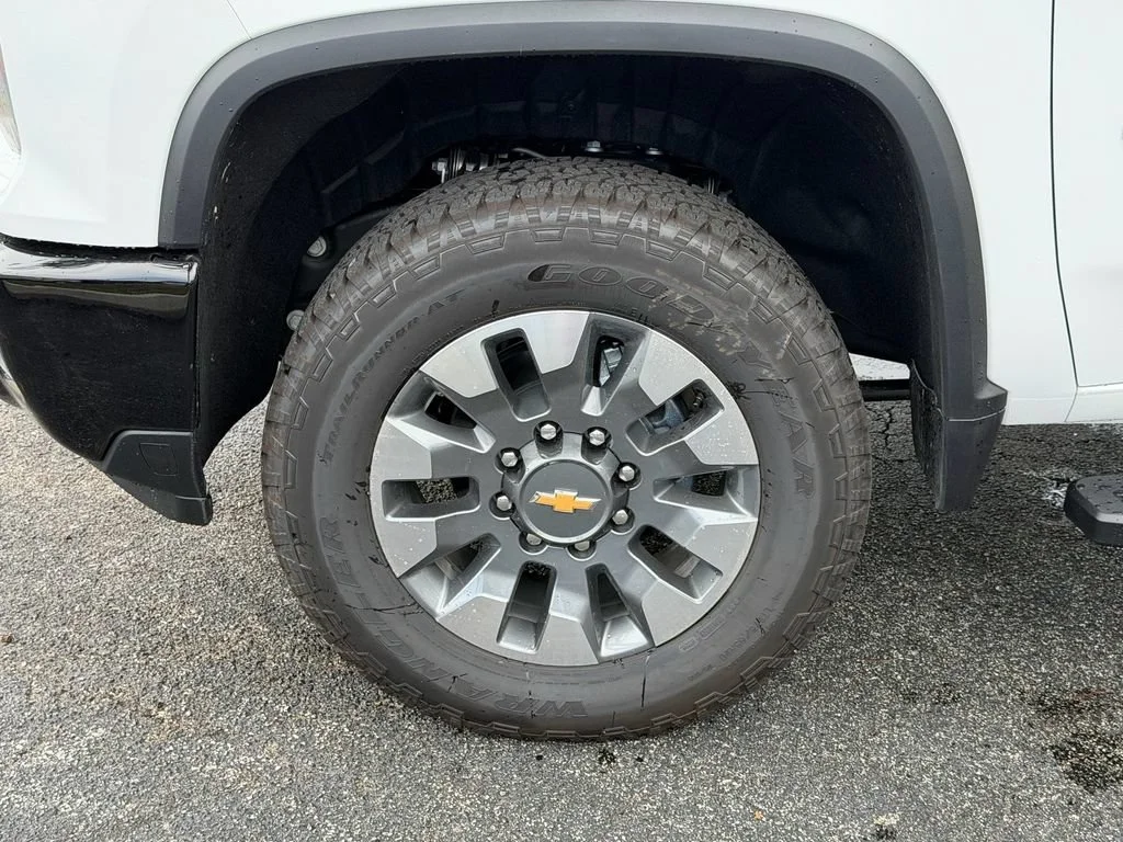 New 2026 Summit White Chevrolet Custom image 16