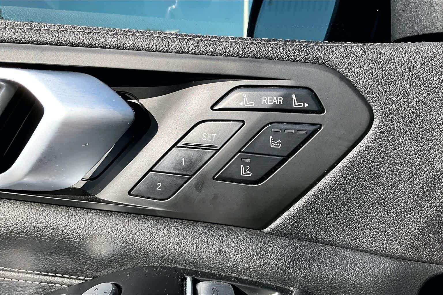 Used 2022 Tanzanite Blue II Metallic BMW xDrive40i image 33