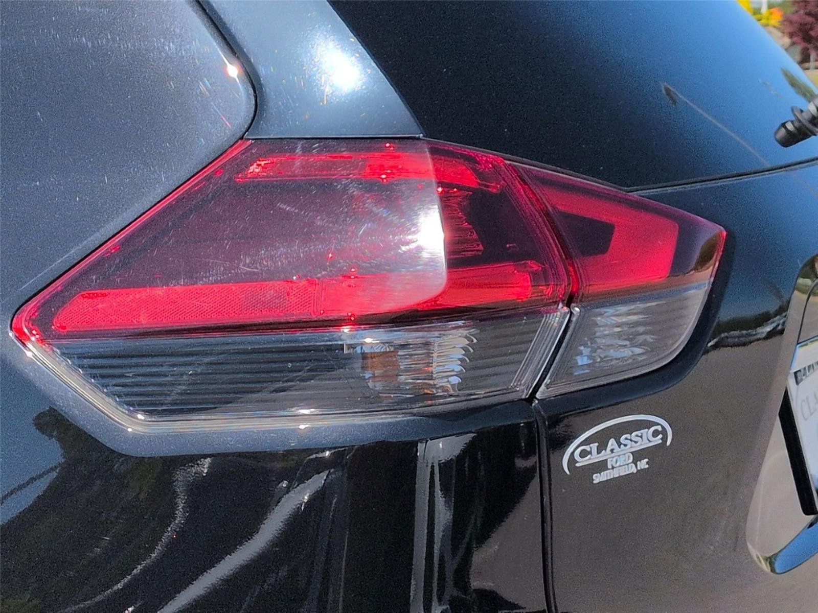 Used 2018 Magnetic Black Nissan SL image 12