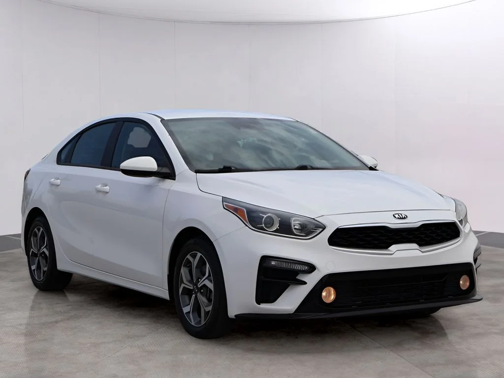 Used 2021 White Kia LXS image 3