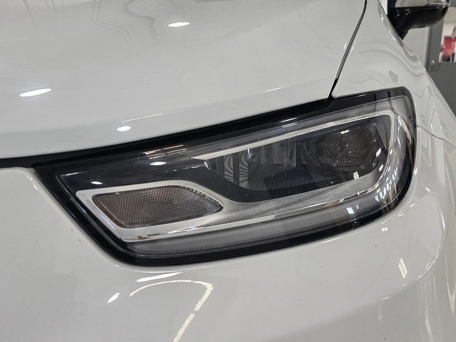 Used 2023 White Chrysler Limited image 14
