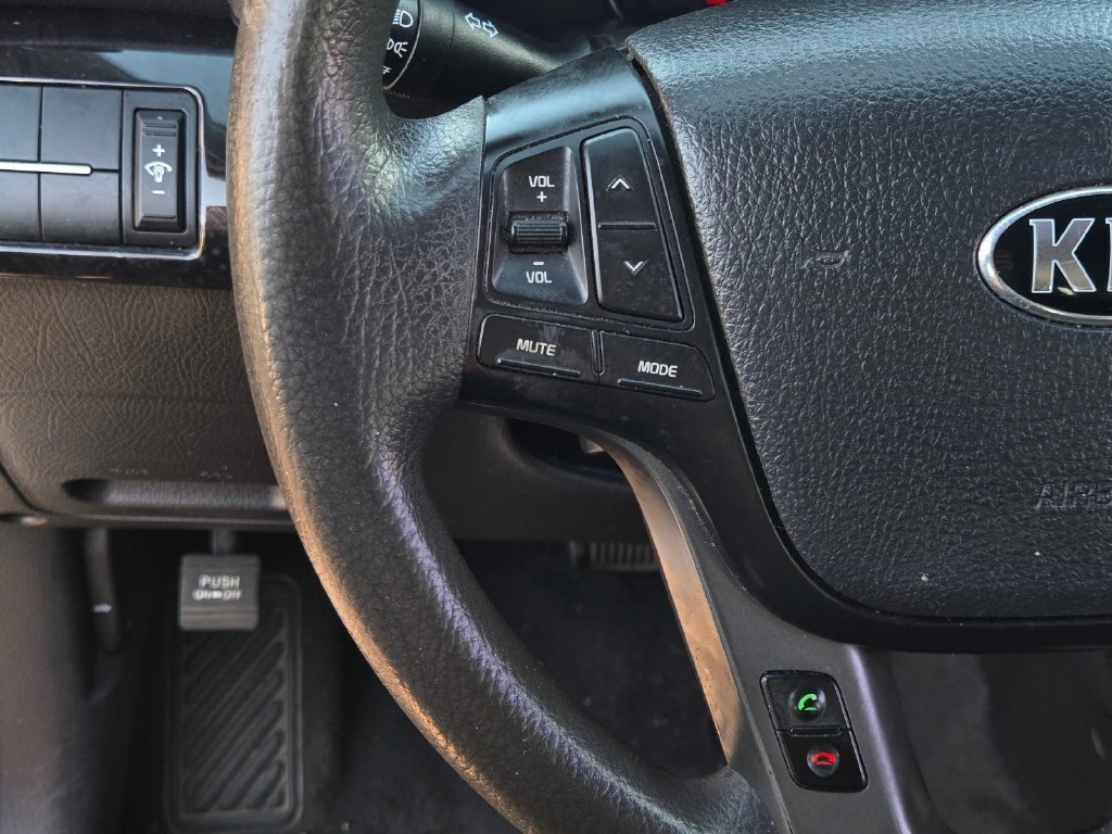 Used 2015 Silver Kia LX image 22
