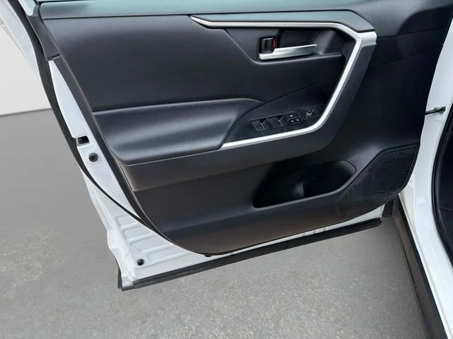 Used 2024 White Toyota XLE image 18