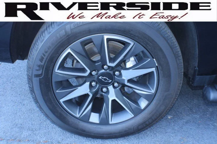 Used 2023 Black Chevrolet Z71 image 5