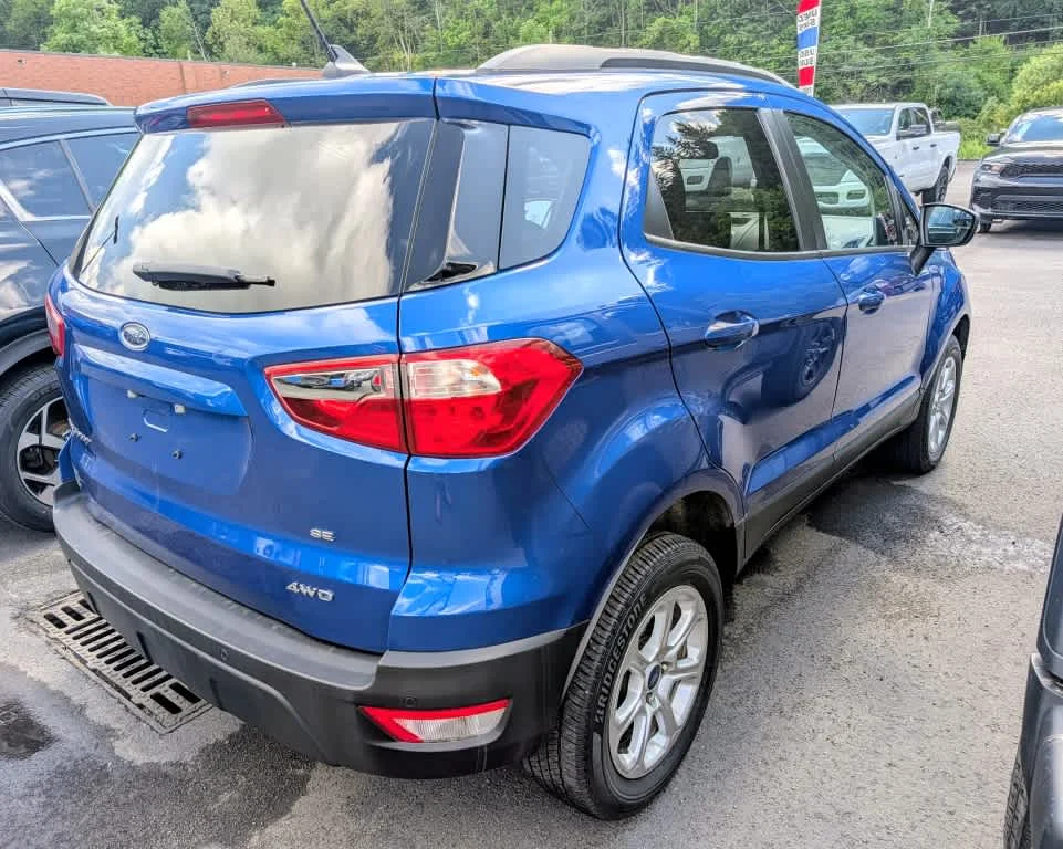 Used 2022 Lightning Blue Ford SE image 6