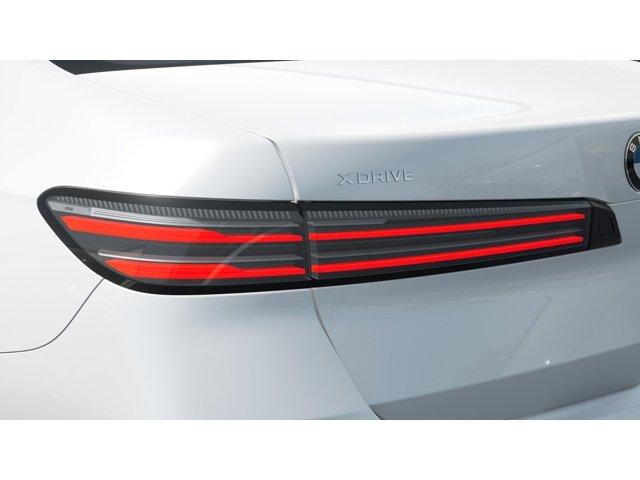 New 2027 Mineral White Metallic BMW 740 image 8