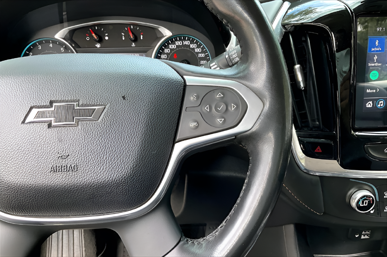 Used 2021  Chevrolet RS image 11