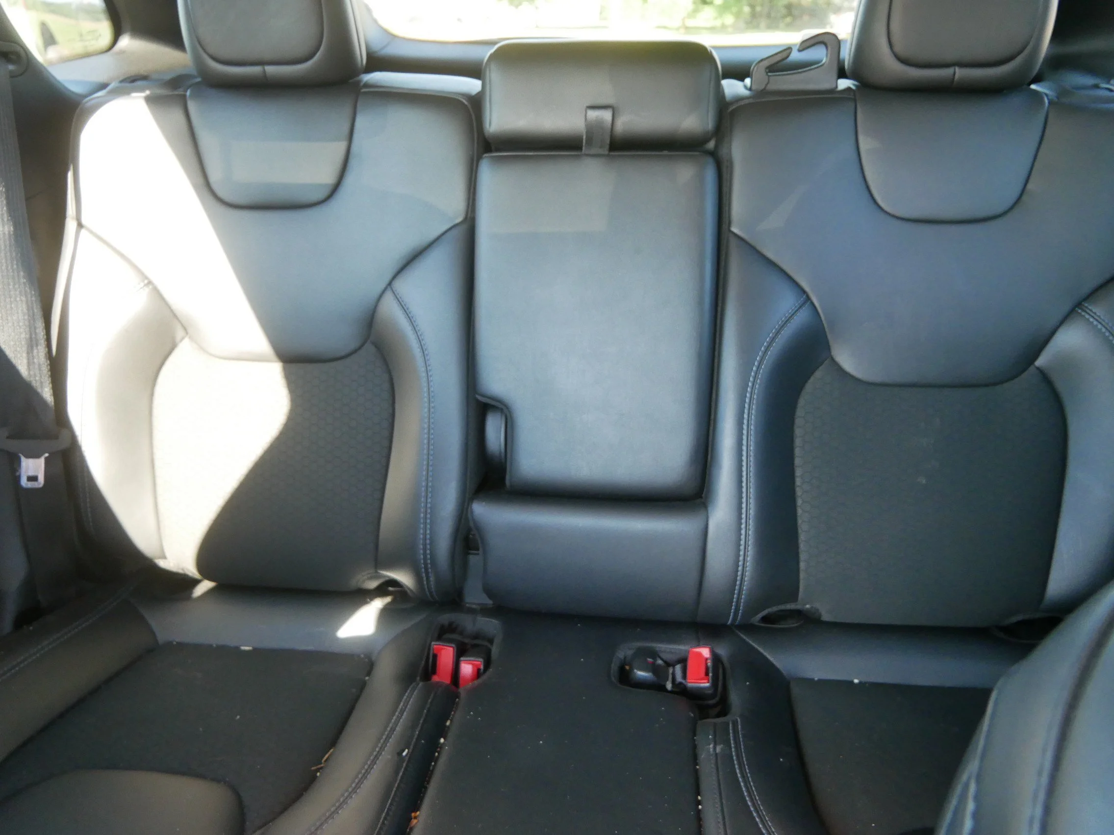 Used 2020 Velvet Red Pearlcoat Jeep Latitude Plus image 13