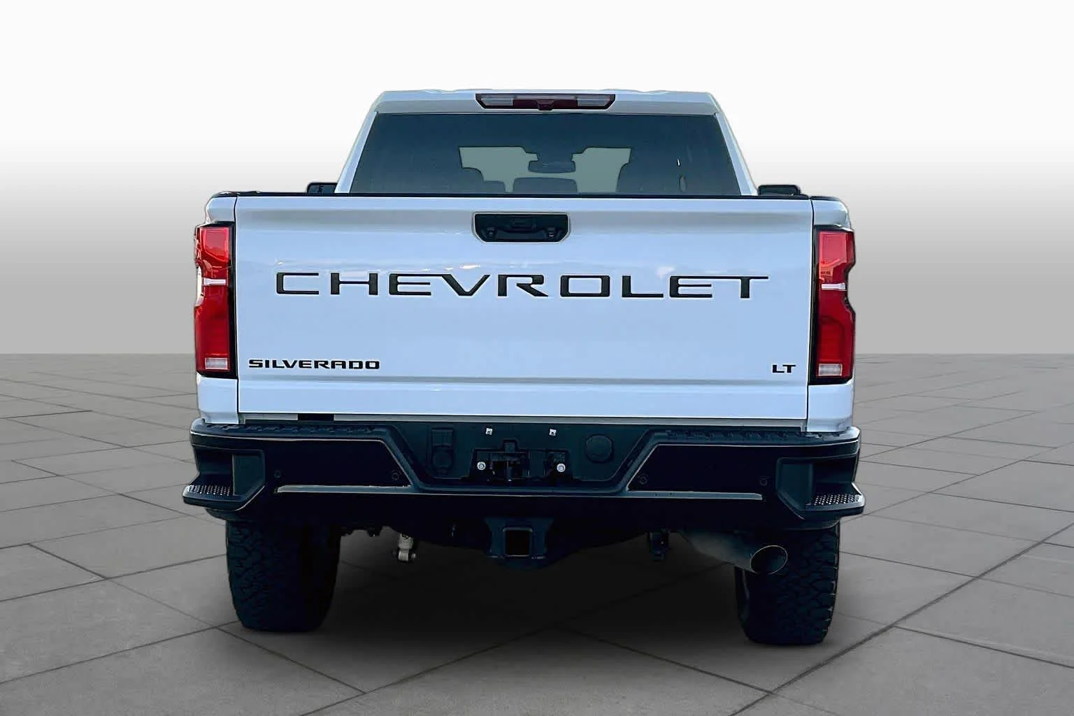 Used 2025 Summit White Chevrolet LT image 3