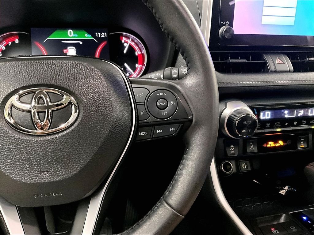 Used 2025 Silver Toyota XLE image 23