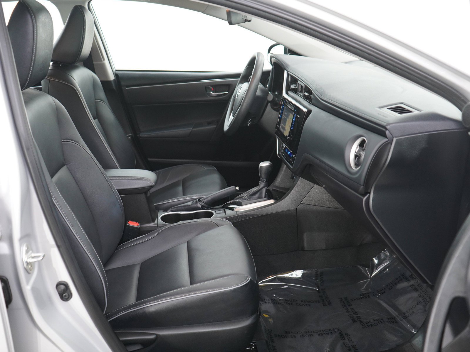 Used 2017 Classic Silver Metallic Toyota Xle image 11