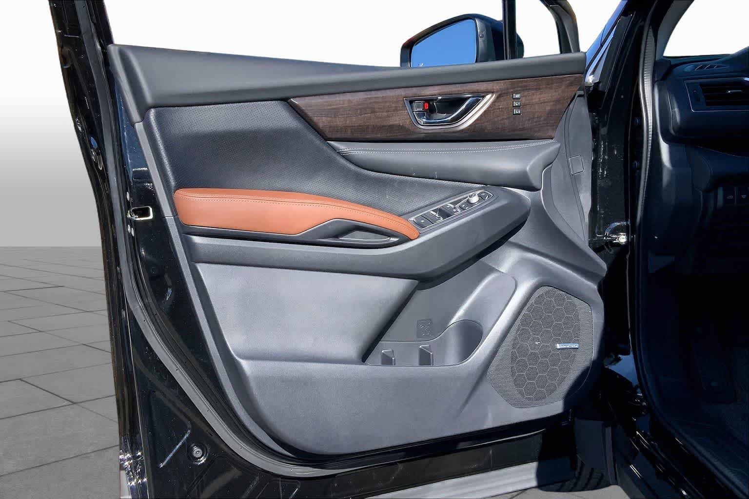 New 2026 CRYSTAL BLACK SILICA Subaru Touring 7-Passenger image 10