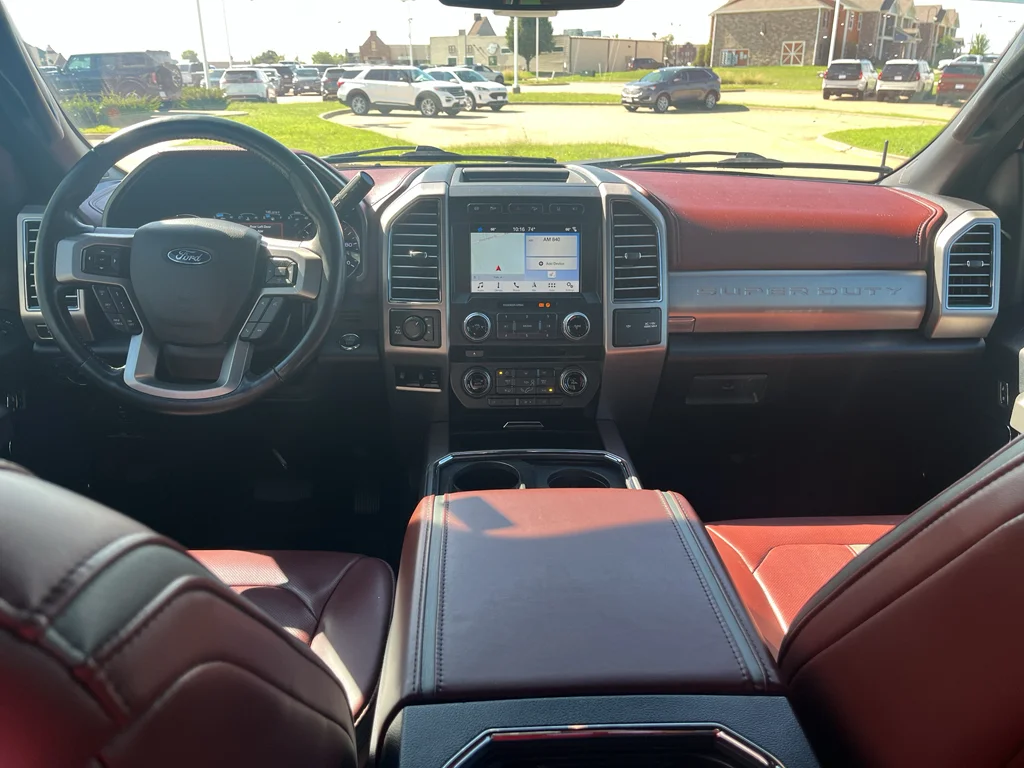 Used 2018 White Platinum Tri-Coat Metallic Ford Platinum image 2