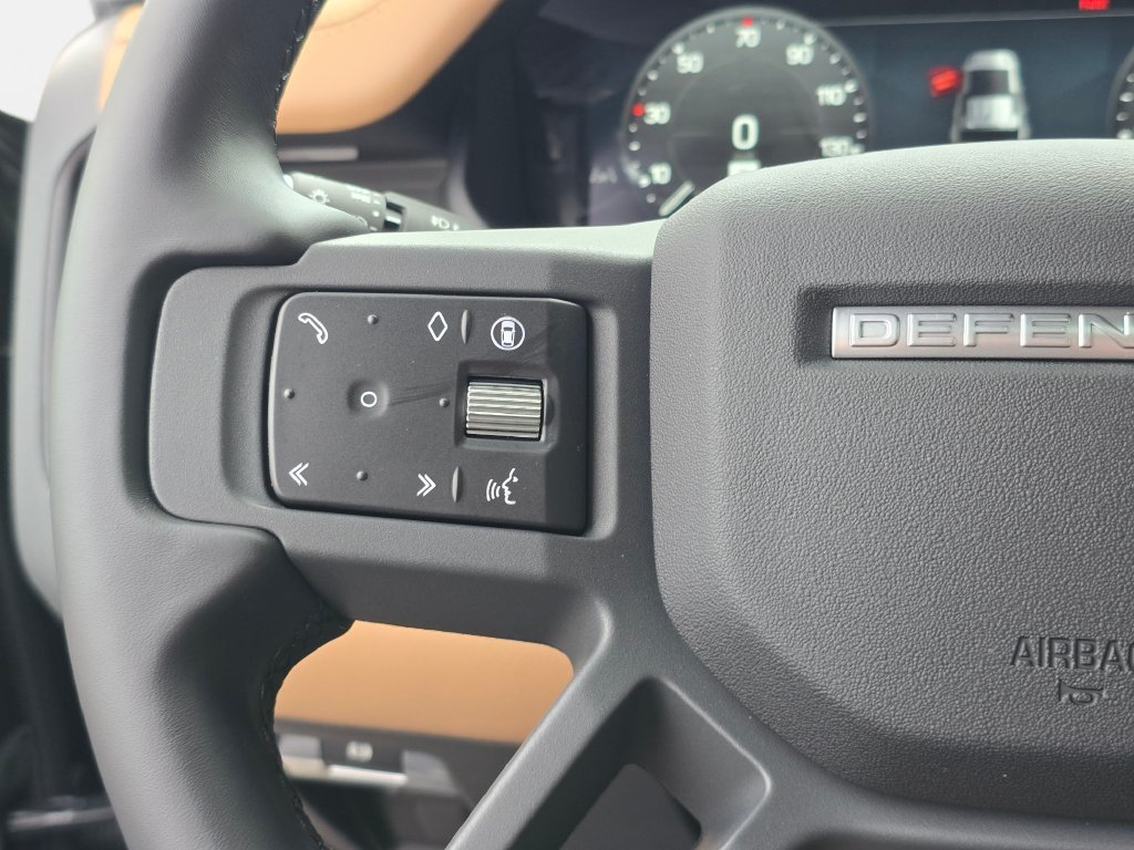 New 2026 Woolstone Green LAND ROVER X-Dynamic SE image 17