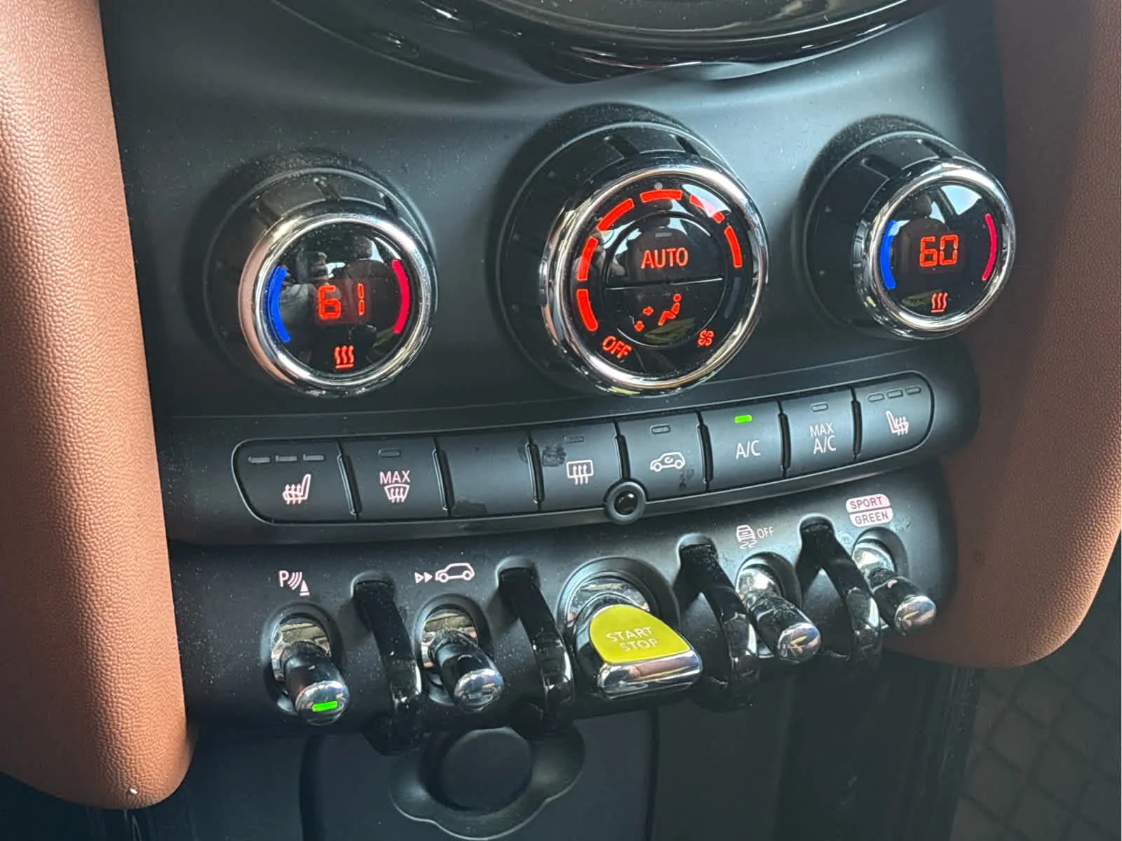 Used 2024  MINI Cooper SE image 22
