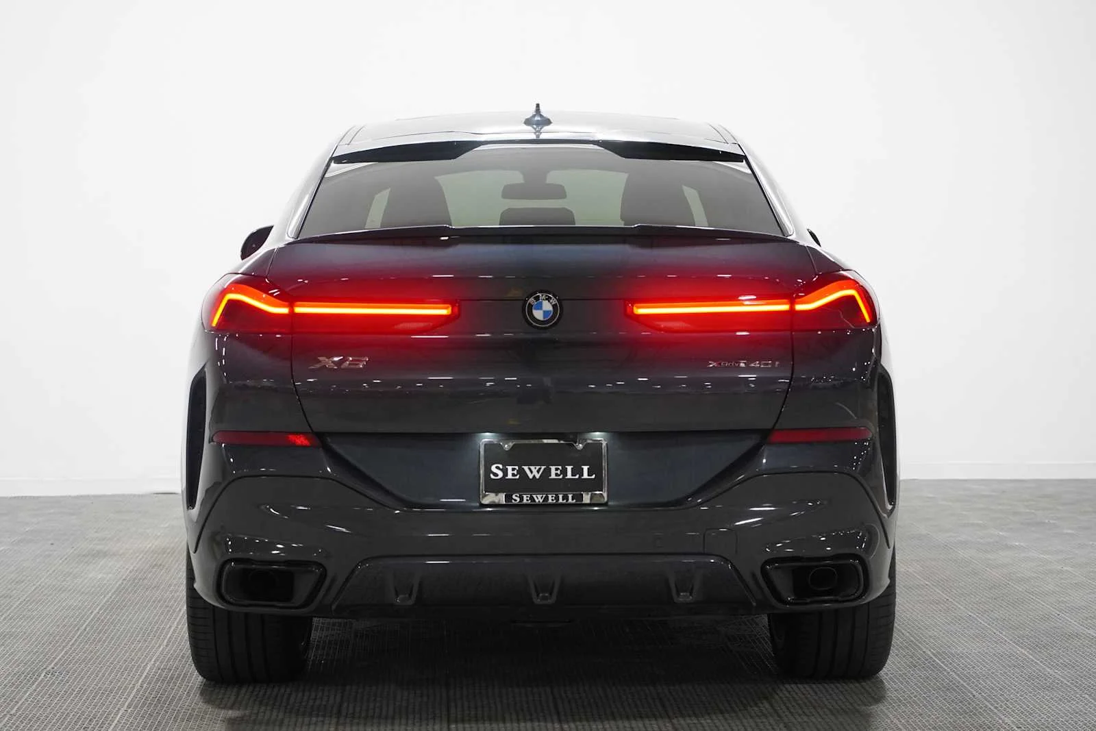 Used 2022 Arctic Grey Metallic BMW xDrive40i image 5