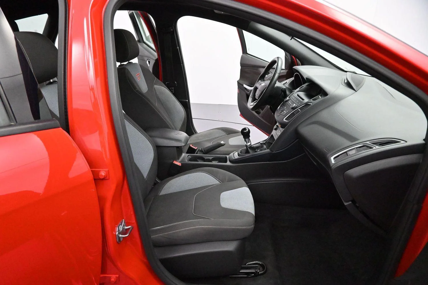 Used 2016 Race Red Ford ST image 29