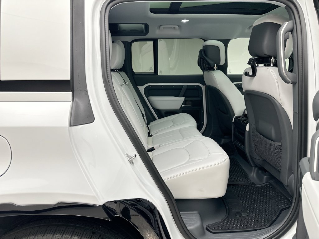 New 2026 Fuji White Land Rover X-Dynamic SE image 7