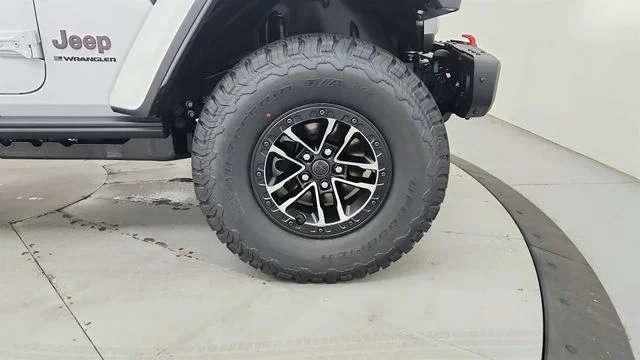 New 2026 Bright White Clearcoat Jeep Rubicon X image 25