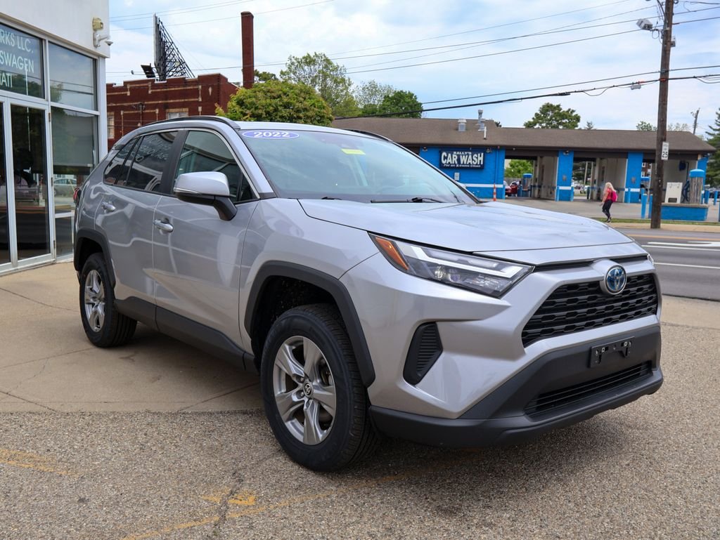 Used 2022 Silver Toyota XLE image 7