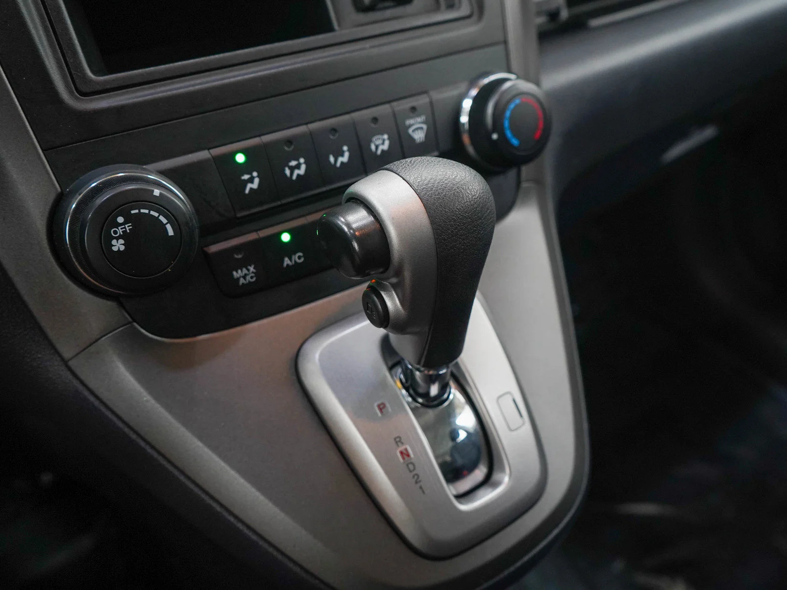 Used 2010 Polished Metal Metallic Honda LX image 19