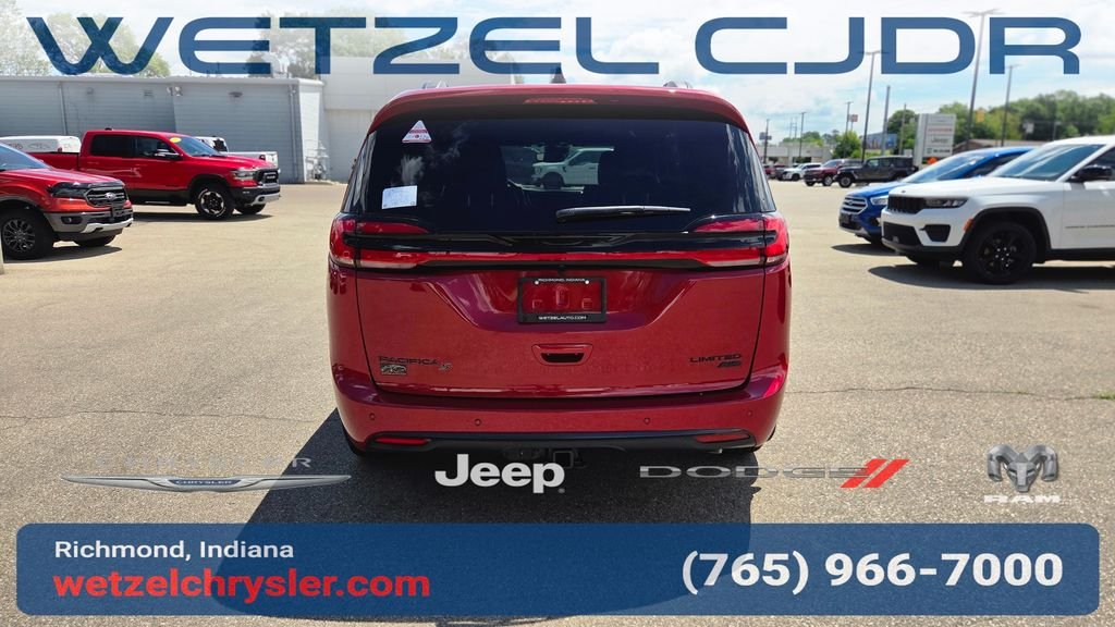 New 2027 Red Hot Pearl-Coat Exterior Paint Chrysler Limited image 6