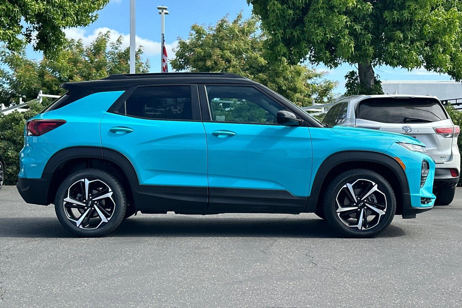 Used 2022 Oasis Blue Chevrolet RS image 3