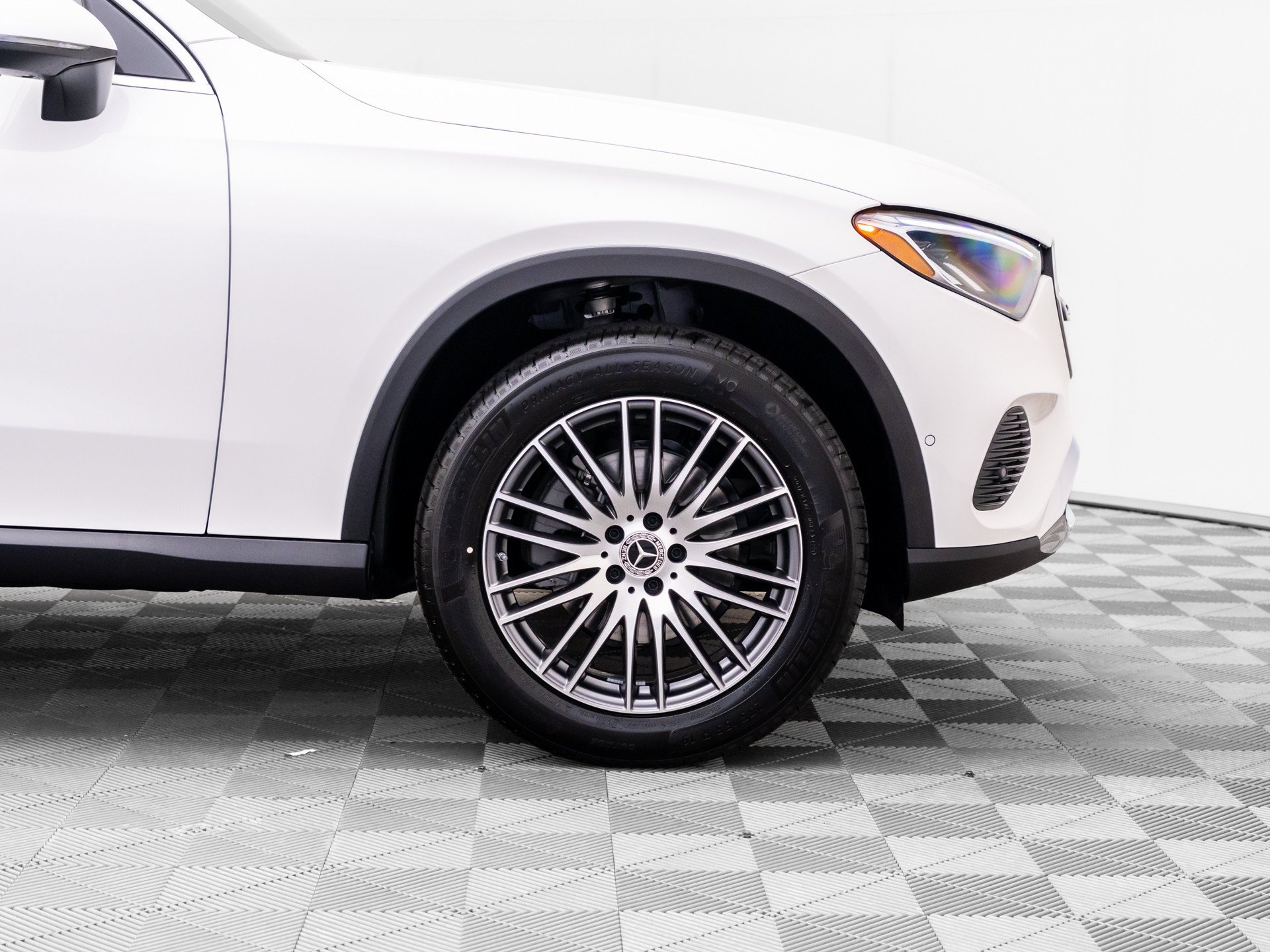 New 2026 White Mercedes-Benz GLC 300 image 32