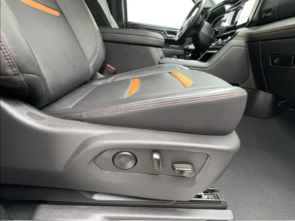 Used 2025 White GMC AT4 image 36